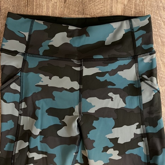 BNWOT Lululemon Align green camo leggings - Picture 2 of 6